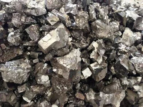 石墨电极市场震荡前行，原材料价格上行与钒市涨势趋缓交织